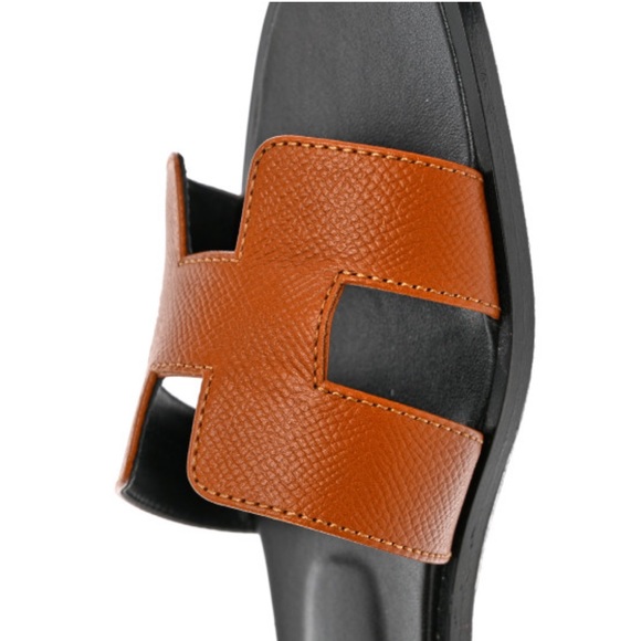 HERMES
Epsom Oran Sandals 37.5 Naturel - Picture 11 of 12